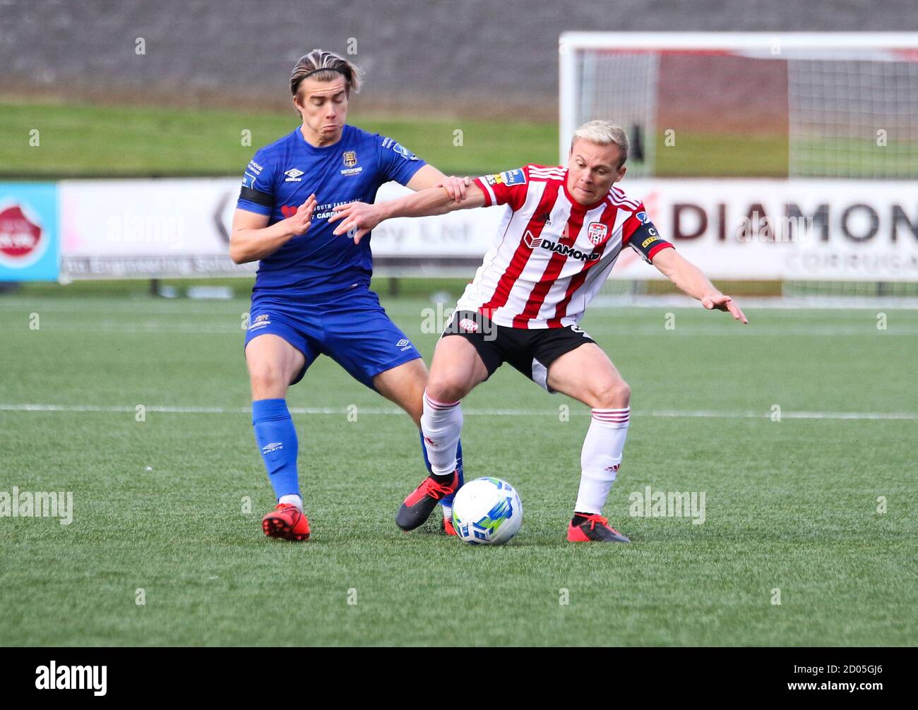 CONOR McCormack (Derry City FC) Matthew Smith (Waterford) pendant l'installation de la ligue Airtricity entre Derry City & Waterford 02-10-2020 photo de Kevi Banque D'Images