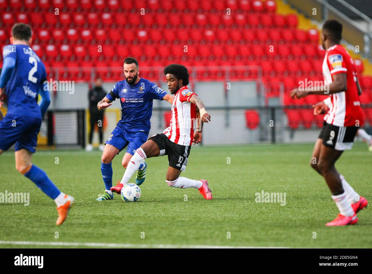 WALTER FIGUEIRA (Derry City FC) Se trouve devant Robert Weir pendant la ligue Airtricity Présentoir entre Derry City et Waterford 02-10-2020 photo par K Banque D'Images