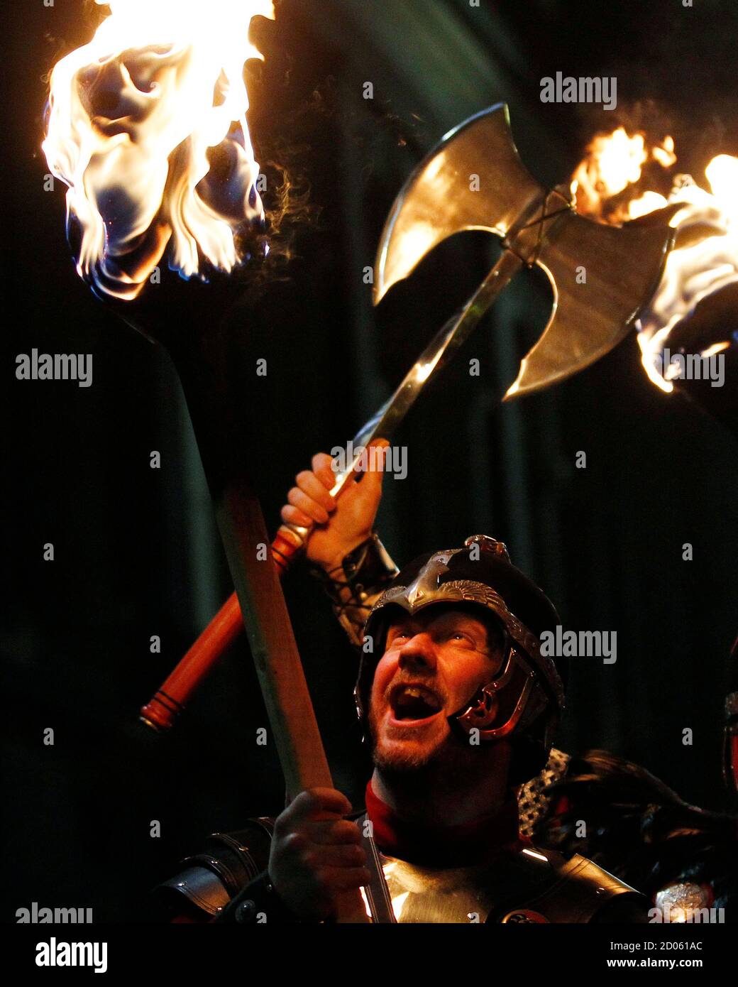 Torchlight Viking Hogmanay Banque D Image Et Photos Alamy Torchlight Viking Hogmanay Banque D Image Et Photos Alamy