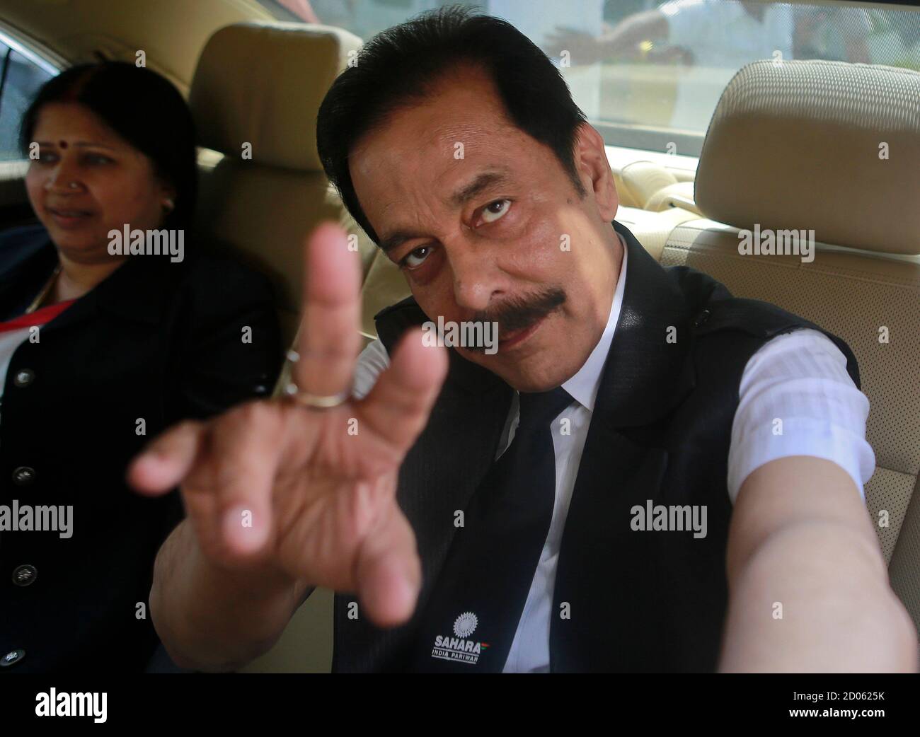 Sahara Group Chairman Subrata Roy gestures as he arrives at the Securities  and Exchange Board of India (SEBI) headquarters in Mumbai April 10, 2013.  The Securities and Exchange Board of India (SEBI)
