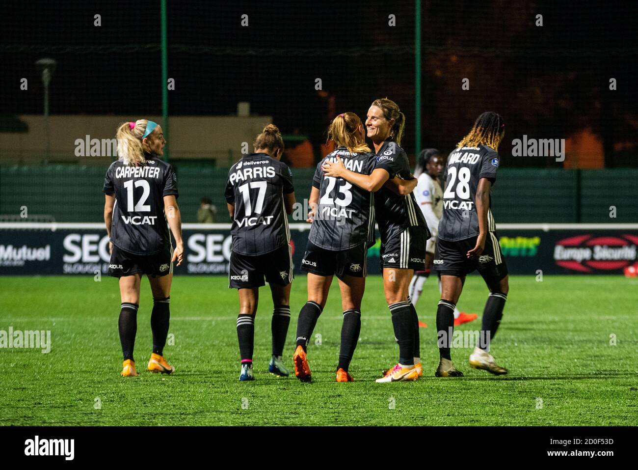 Amandine Henry, de l'Olympique Lyonnais, célèbre le but avec ses coéquipiers Pendant le championnat de France des femmes D1 Arkema football match entre Fleury Banque D'Images