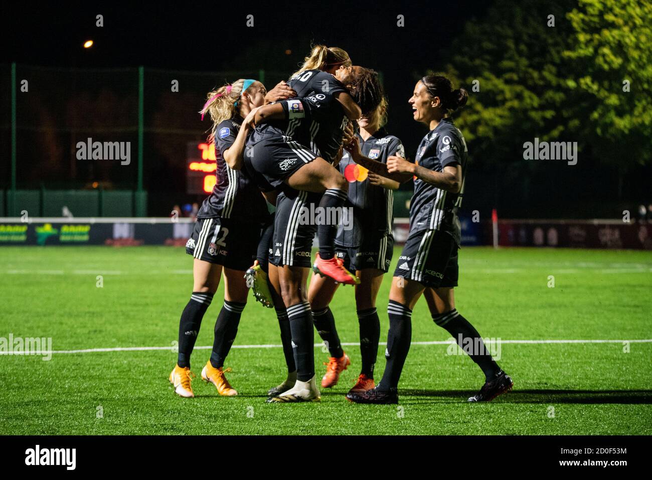 Wendie Renard, de l'Olympique Lyonnais, célèbre le but avec ses coéquipiers Pendant le championnat de France des femmes D1 Arkema football match entre Fleury Banque D'Images