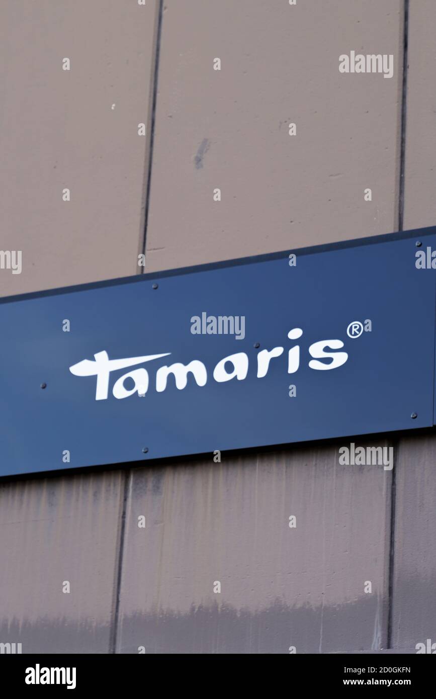 Bordeaux , Aquitaine / France - 09 25 2020 : tamaris signe et logo de la  boutique de chaussures la société allemande fournit la boutique de  chaussures pour femmes Photo Stock - Alamy