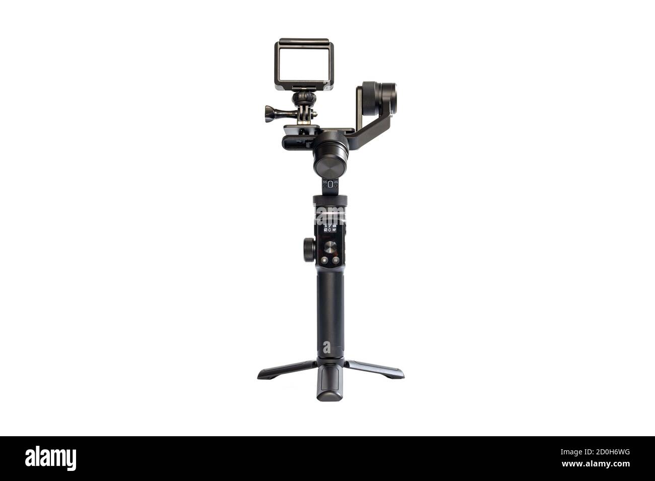 La caméra embarquée est montée sur un stabilisateur de moteur 3 axes pour un enregistrement vidéo fluide et isolé sur fond blanc. Banque D'Images La caméra embarquée est montée sur un stabilisateur de moteur 3 axes pour un enregistrement vidéo fluide et isolé sur fond blanc. Banque D'Images