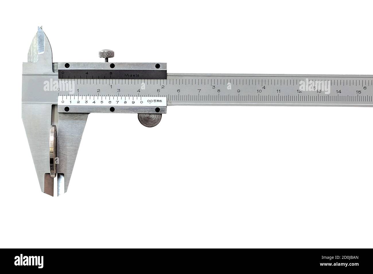 Le pied à coulisse est un outil indispensable dans les applications industrielles pour mesurer avec précision la longueur, l'épaisseur et la profondeur des pièces à usiner, isol Banque D'Images