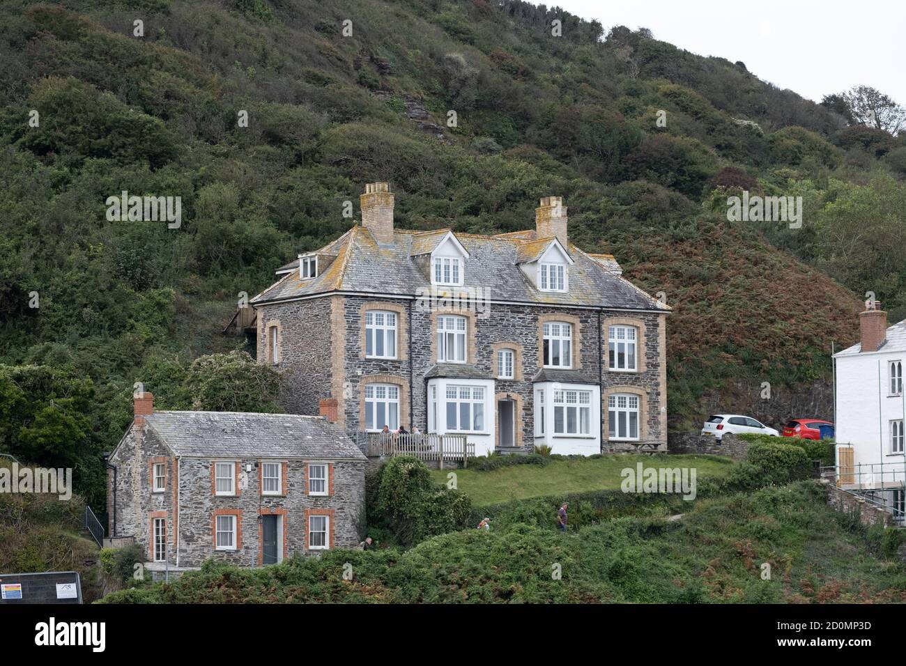 Fern Cottage ( sur la gauche ) à Port Isaac Cornwall, utilisé pour Doc Martins House and Surgery dans la série télévisée. Banque D'Images