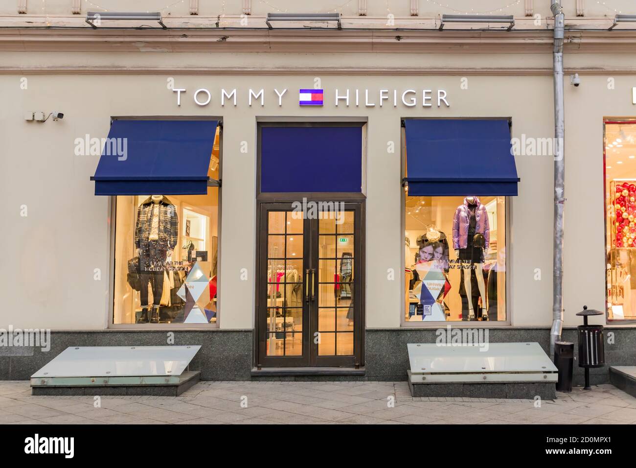 Moscou, Russie - 18 décembre 2019 : un magasin Tommy Hilfiger sur Kuznetsky  MOST Photo Stock - Alamy