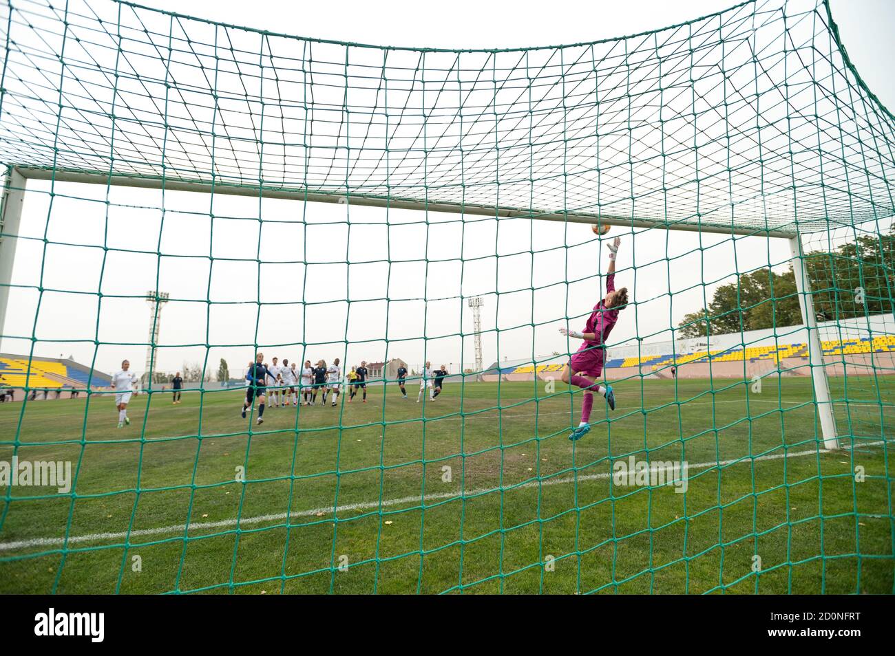 KHARKIV, UKRAINE - 30 SEPTEMBRE 2020 : le dernier match de football de la coupe des femmes de l'Ukraine 2020 Zhitlobud-2 - Vochhod Banque D'Images