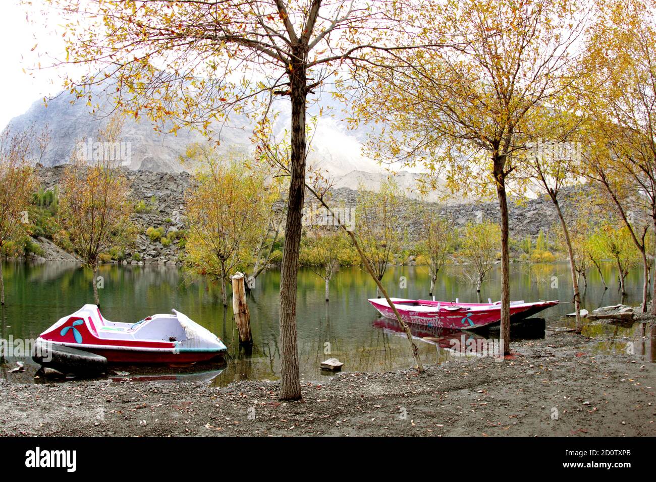 Lac de Kachura supérieur , skardu , régions septentrionales du gilgit bertistan , Pakistan Banque D'Images