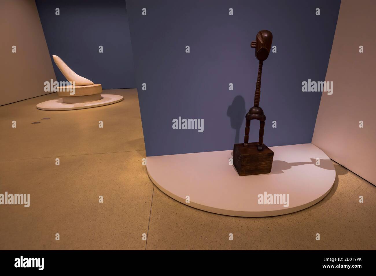 New York, États-Unis d'Amérique - 8 décembre 2019. Sculptures de Constantin Brancusi dans le célèbre musée Guggenheim dans la 5ème Avenue à New York Banque D'Images