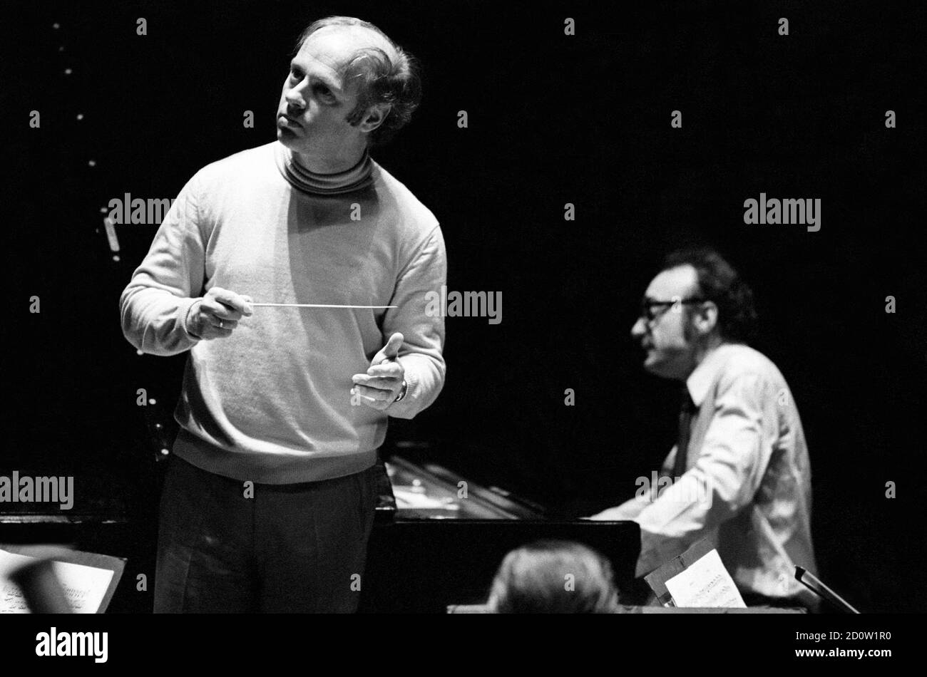 Bernard Haitink et Alfred Brendel répètent un concerto pour piano Liszt avec le London Philharmonic Orchestra (OPL) dans le Royal Festival Hall, Londres, mai 1972 Banque D'Images