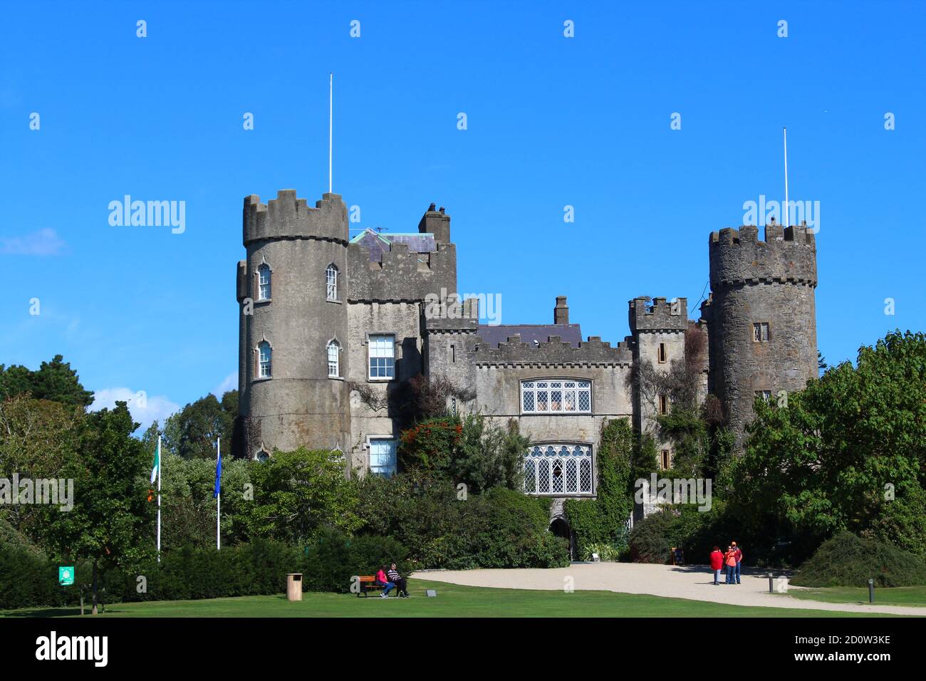 Château de Malahide entouré d'arbres, Malahide, Irlande Banque D'Images