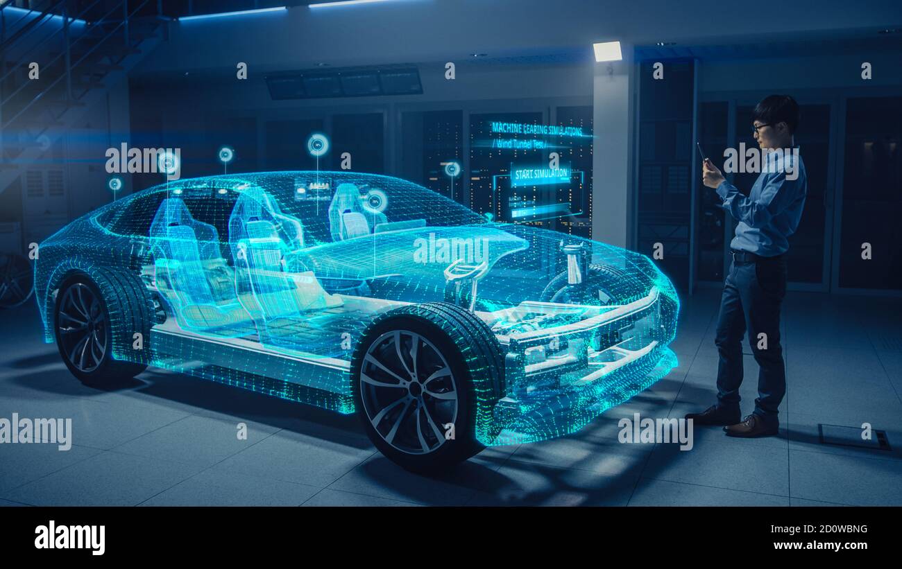 Ingénieur automobile utilisant une tablette numérique avec logiciel 3D réalité augmentée pour l'analyse et l'amélioration de la conception de modèles de voitures 3D. Futuriste Banque D'Images