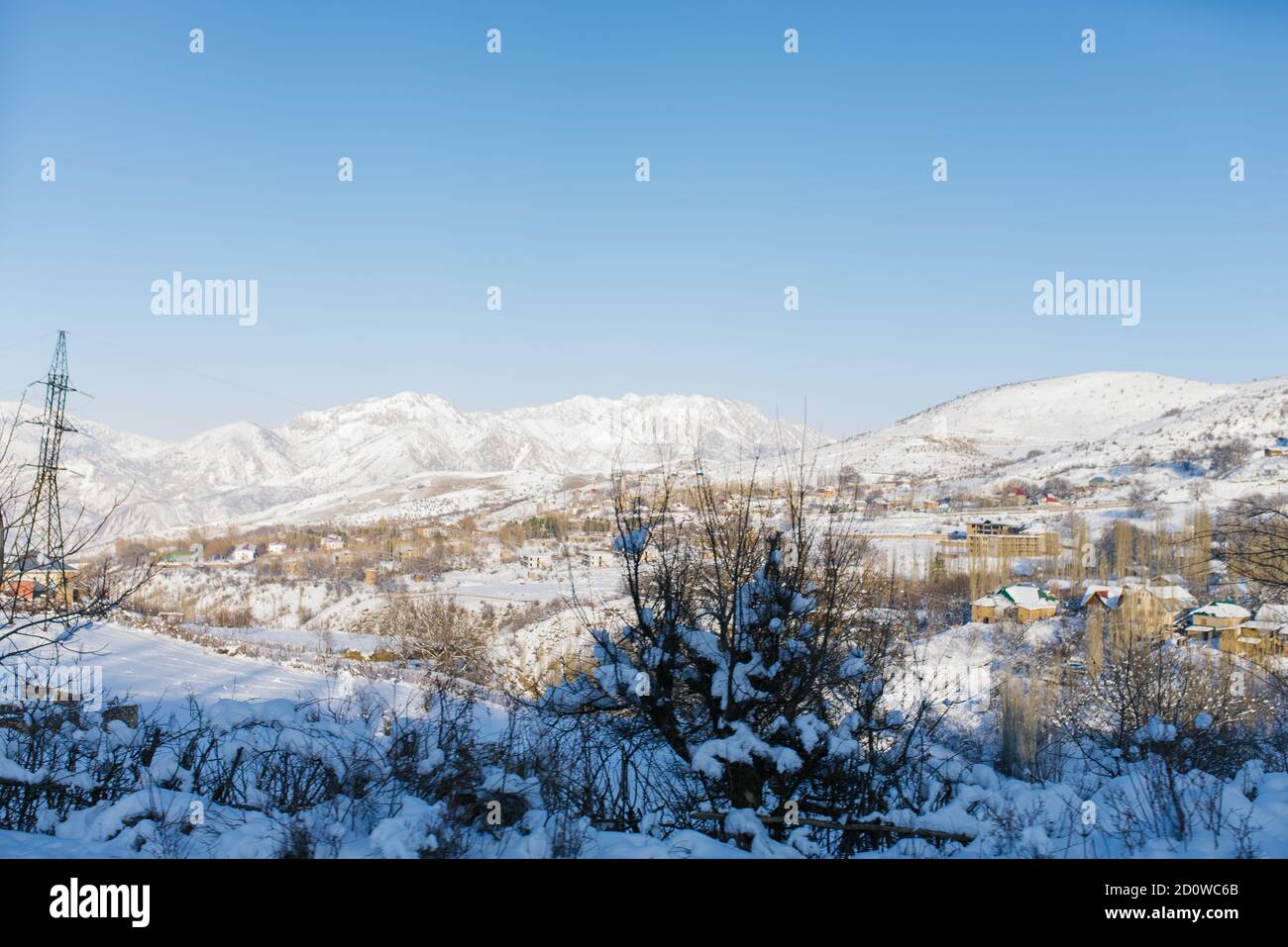 Paysage de montagne d'hiver du système de montagne Tianshan en Ouzbékistan Banque D'Images Paysage de montagne d'hiver du système de montagne Tianshan en Ouzbékistan Banque D'Images