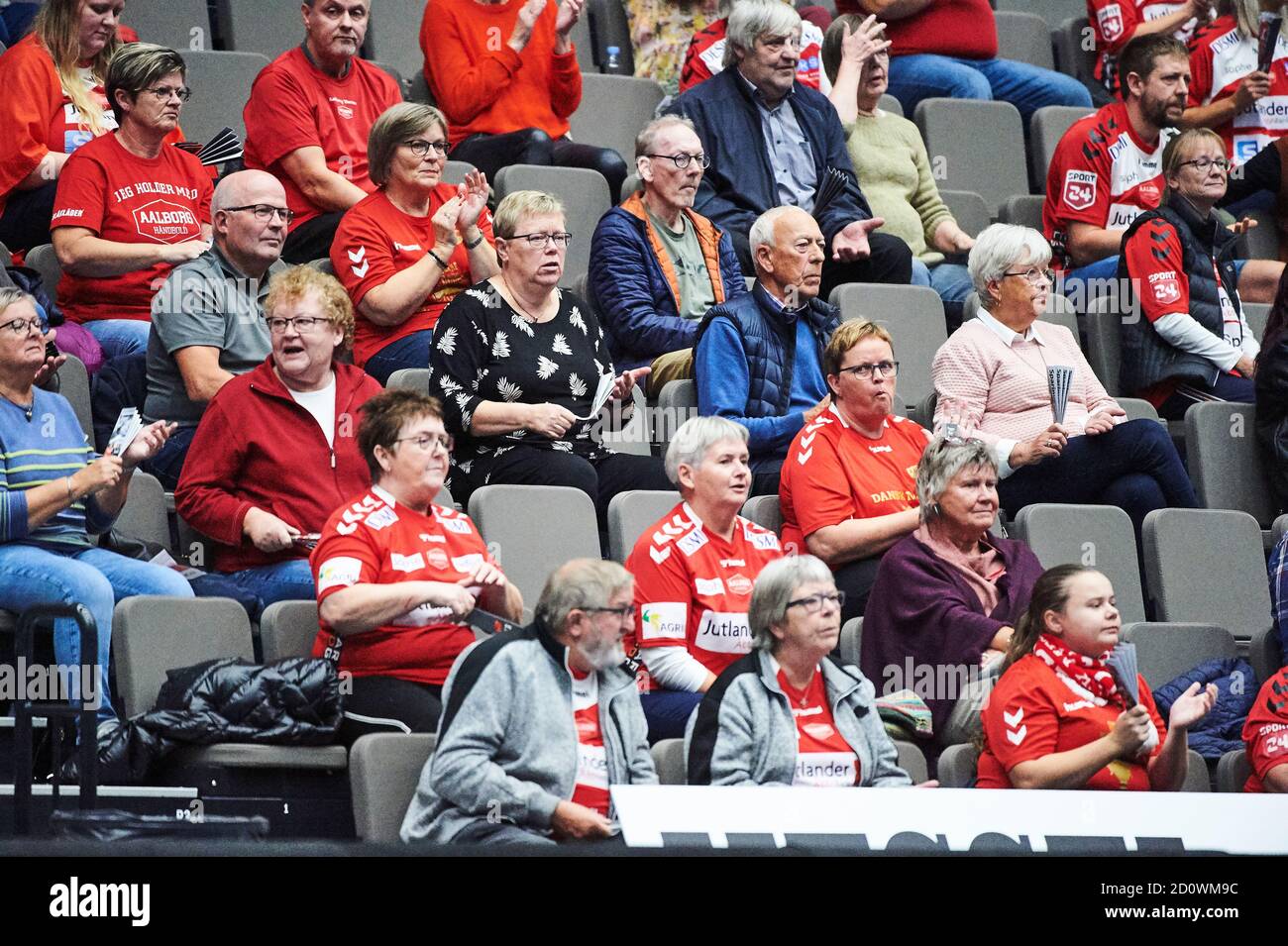 Aalborg, Danemark. 03ème octobre 2020. Les fans de handball d'Aalborg Handball vus pendant le match de la Ligue danoise de Handball entre Aalborg Handball et Skanderborg Handball à Jutlander Bank Arena à Aalborg. (Crédit photo : Gonzales photo/Alamy Live News Banque D'Images