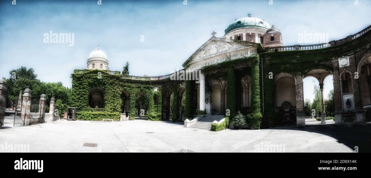 Zagreb, Croatie - Juillet 18, 2017 : Le cimetière Mirogoj à Zagreb, Croatie, est un cimetière park comptent parmi les sites les plus remarquables et Banque D'Images