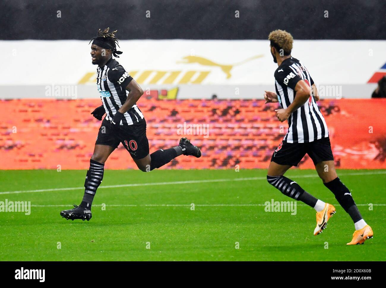 Allan Saint-Maximin, de Newcastle United, célèbre le premier but de son équipe lors du match de la Premier League à St James' Park, Newcastle. Banque D'Images