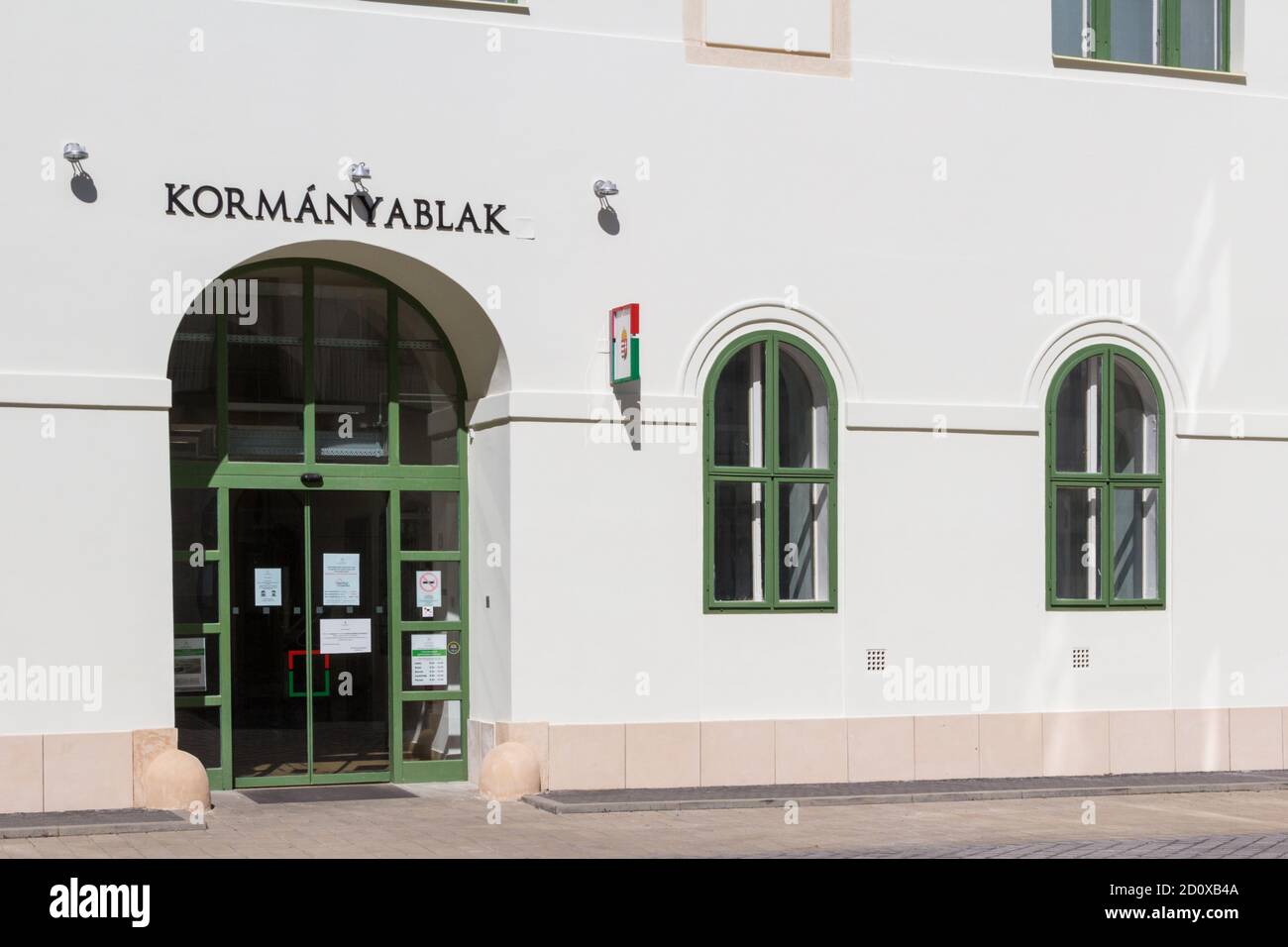 Entrée de Kormanyablak (bureau de l'agence gouvernementale) dans l'ancienne Megyehaza (mairie), Sopron, Hongrie Banque D'Images