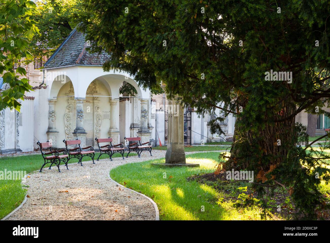 Jardin de Lenck-villa (construit en 1890) avec pavillon de jardin, Sopron, Hongrie Banque D'Images