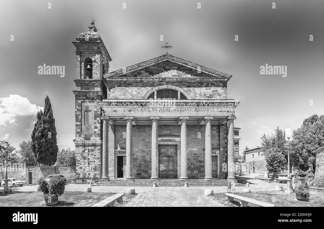 Façade de la cathédrale catholique romaine de Montalcino, dans la province de Sienne, Toscane, Italie Banque D'Images