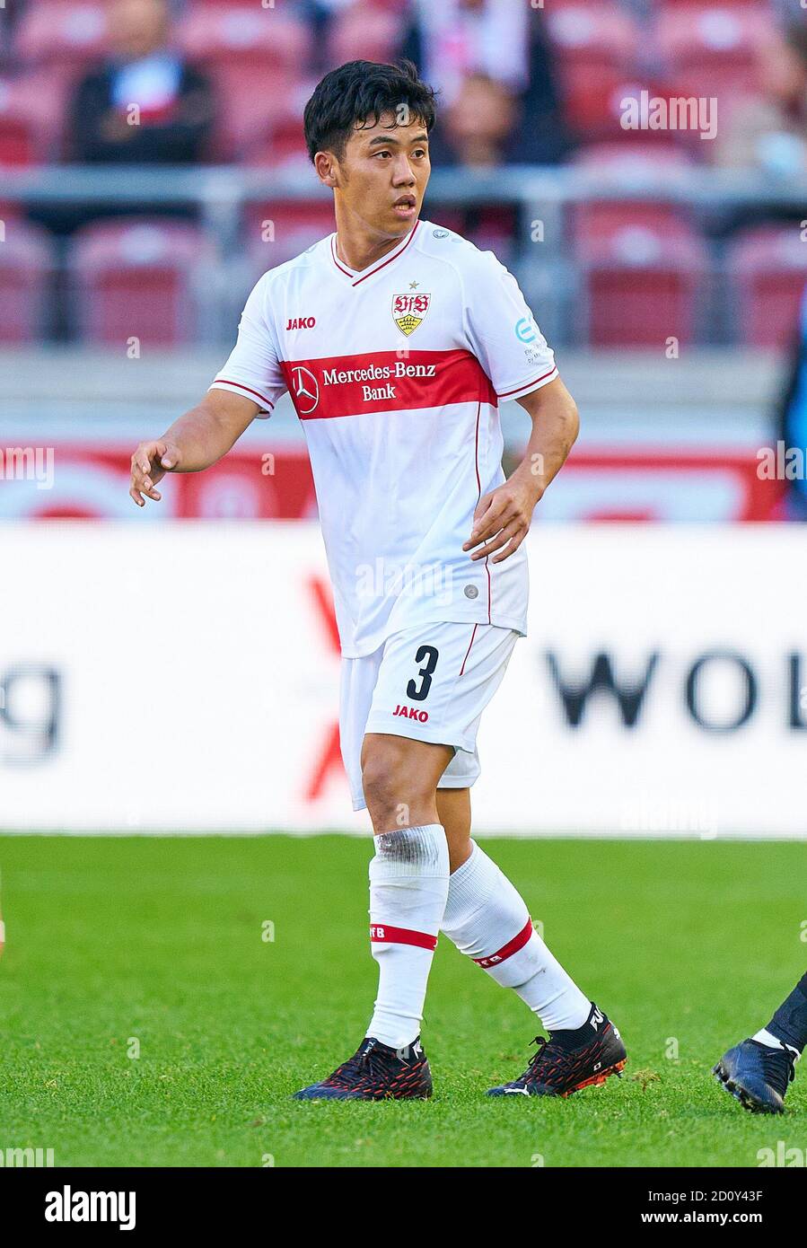 Wataru ENDO, VFB 3, figure entière, action, image unique, action unique, Einzelbild, Freisteller, Ganzkoerperaufnahme, ganze Figur. VFB STUTTGART - BAYER 04 LEVERKUSEN 1-1 1.German Soccer League , Stuttgart, 03 octobre 2020, saison 2020/2021, match day 03, © Peter Schatz / Alamy Live News - le RÈGLEMENT DFL INTERDIT TOUTE UTILISATION DE PHOTOGRAPHIES comme SÉQUENCES D'IMAGES et/ou QUASI-VIDÉO - DFL Banque D'Images