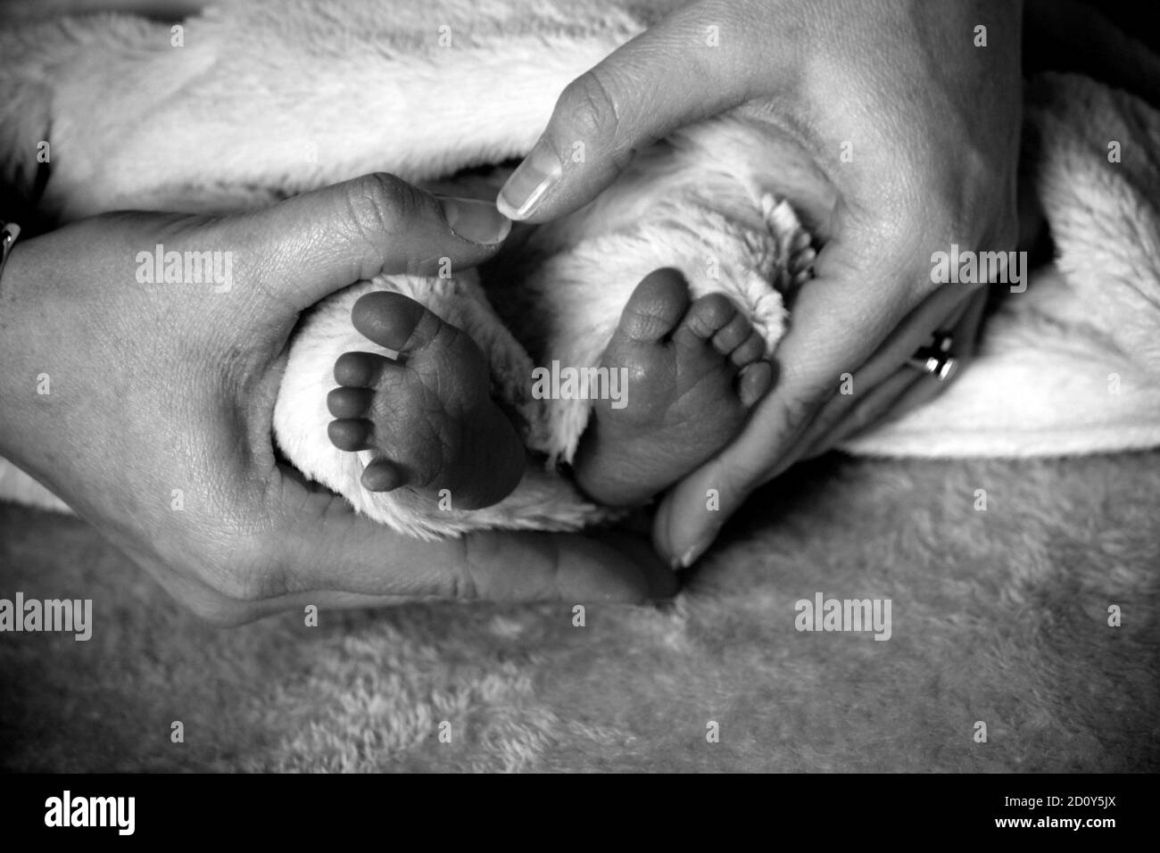 les pieds et les mains des mamans Banque D'Images