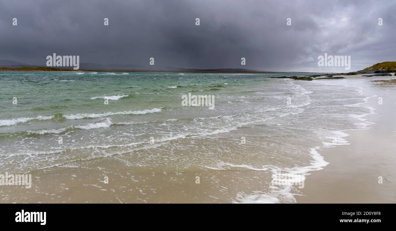 Storm cloud réunissant plus de la plage à Ardnave Point, Islay, Hébrides intérieures, ARGYLL & BUTE, Ecosse Banque D'Images