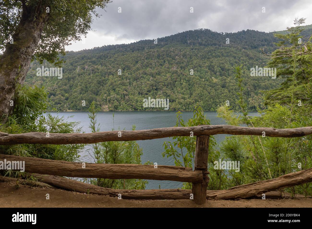 Lac Tinquilco dans le parc national de Huerquehue, Pucon, Chili Banque D'Images