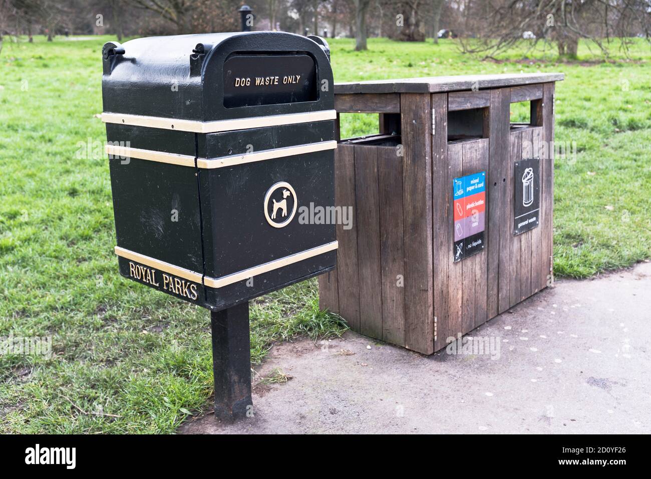 poubelles dh poubelle de recyclage UK Park pour chiens Banque D'Images