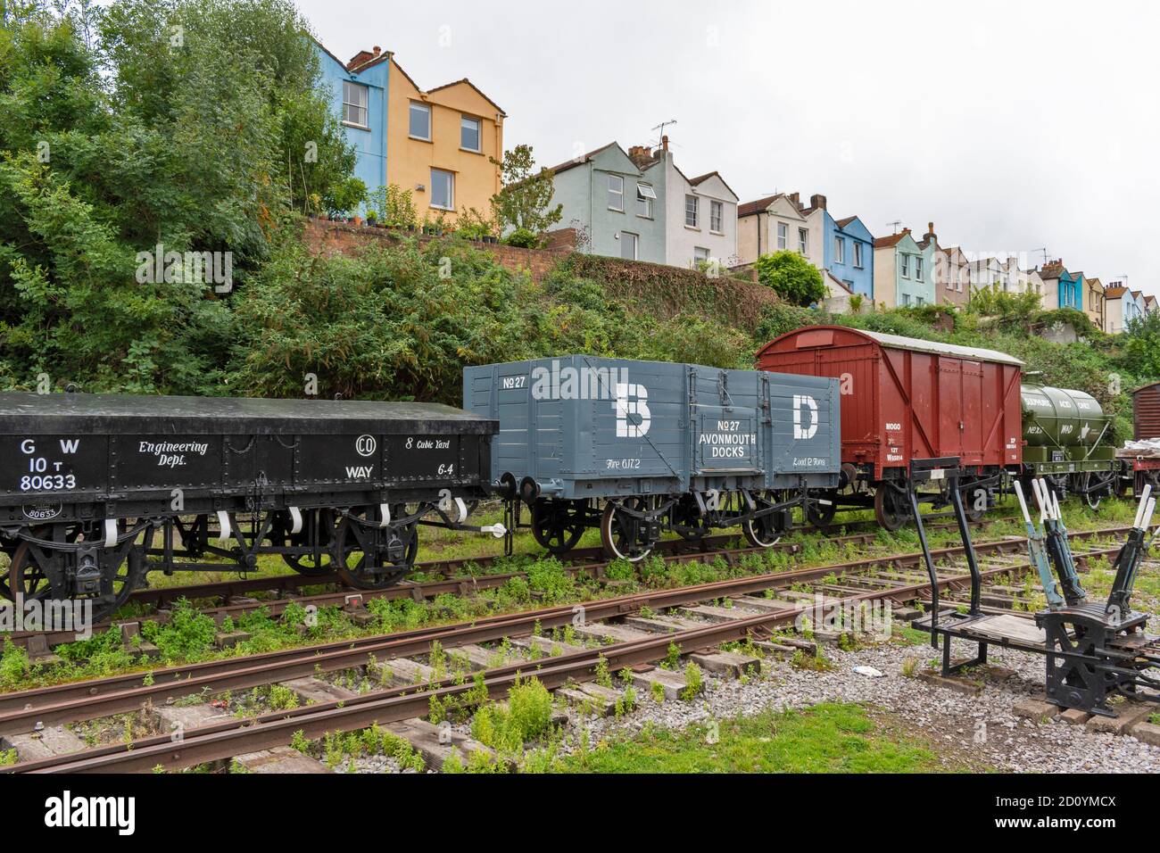 VILLE DE BRISTOL ANGLETERRE CHEMIN DE FER DE BRISTOL HARBOUR PRÈS DE MUSEUM STREET OLD WAGONS DE MARCHANDISES DE CHEMIN DE FER Banque D'Images