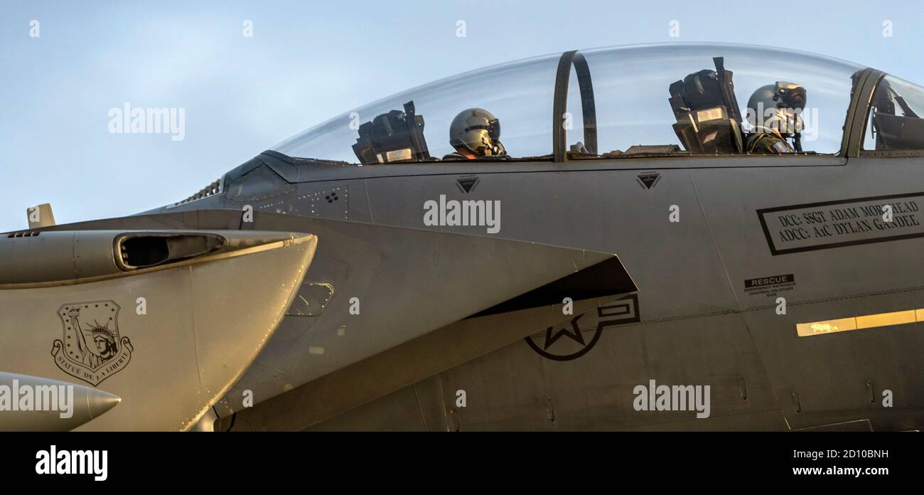 F-15E Strike Eagle forme 492e escadron de mad Hatters approche de Atterrir à RAF Lakenheath Banque D'Images