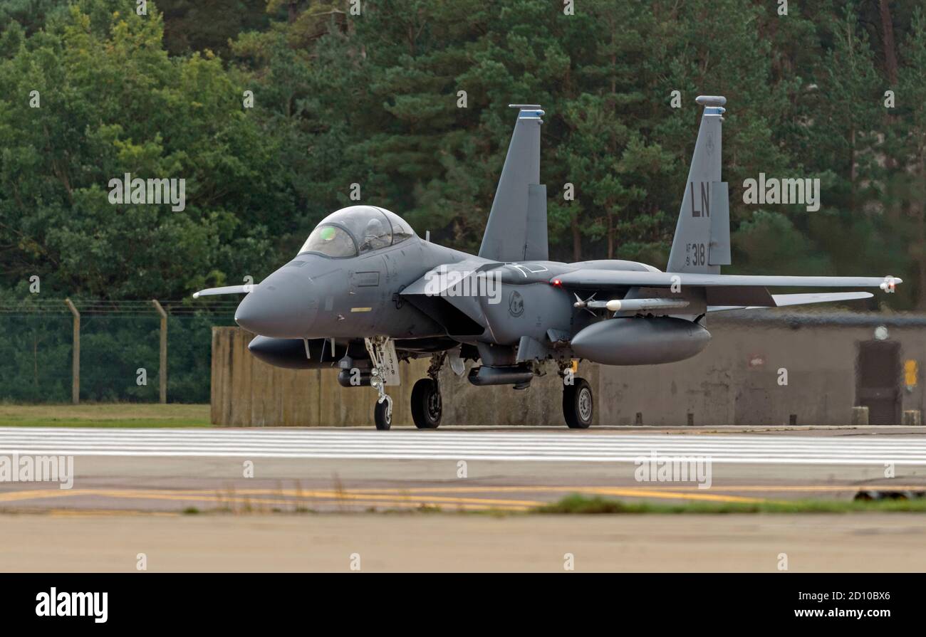 F-15E Strike Eagles du 492e escadron de « Mad Hatters » à la RAF Lakenheath lors des contrôles pré-vol, Banque D'Images
