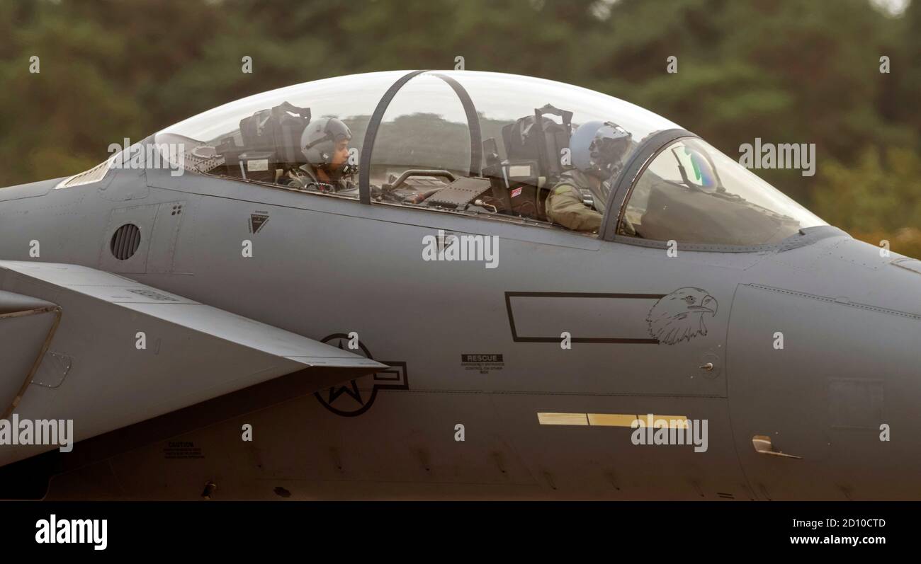 F-15E Strike Eagles du 492e escadron de « Mad Hatters » à la RAF Lakenheath lors des contrôles pré-vol, Banque D'Images