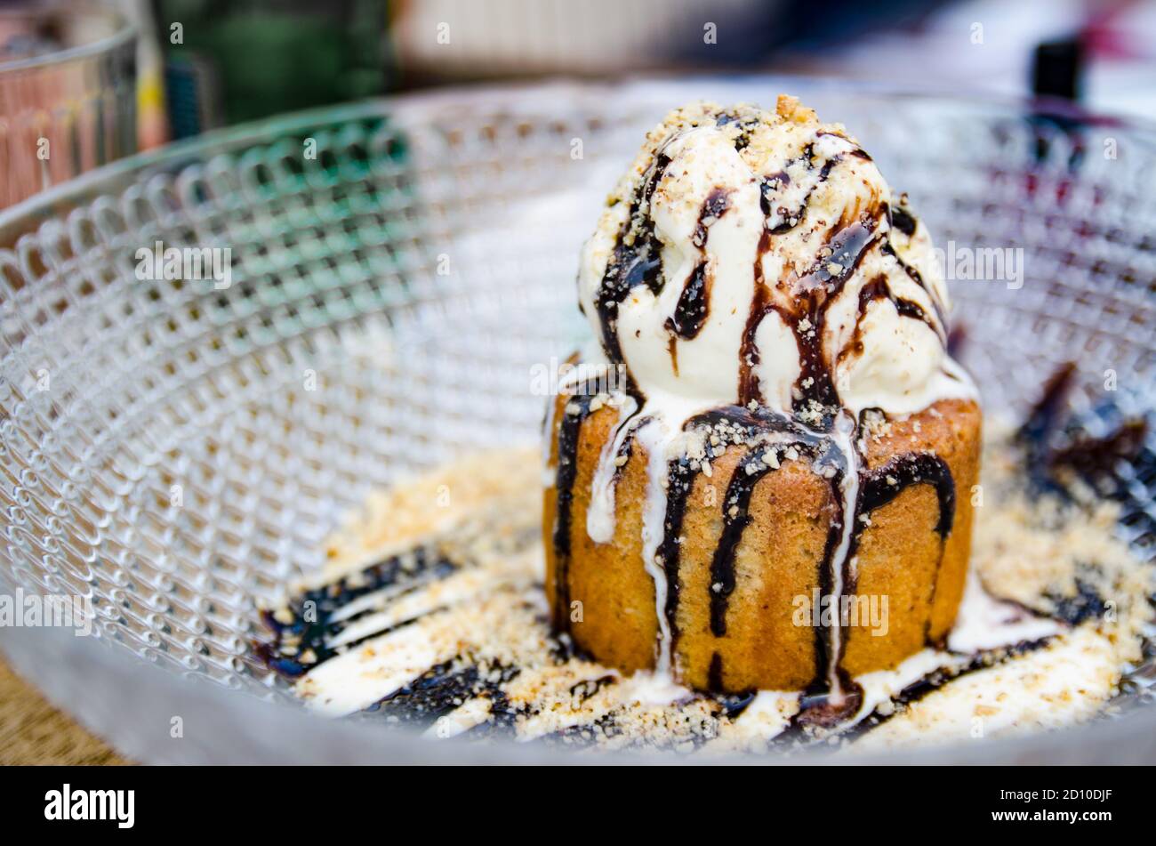 Gateau De Lave Avec Glace A La Vanille Sur Le Dessus Photo Stock Alamy