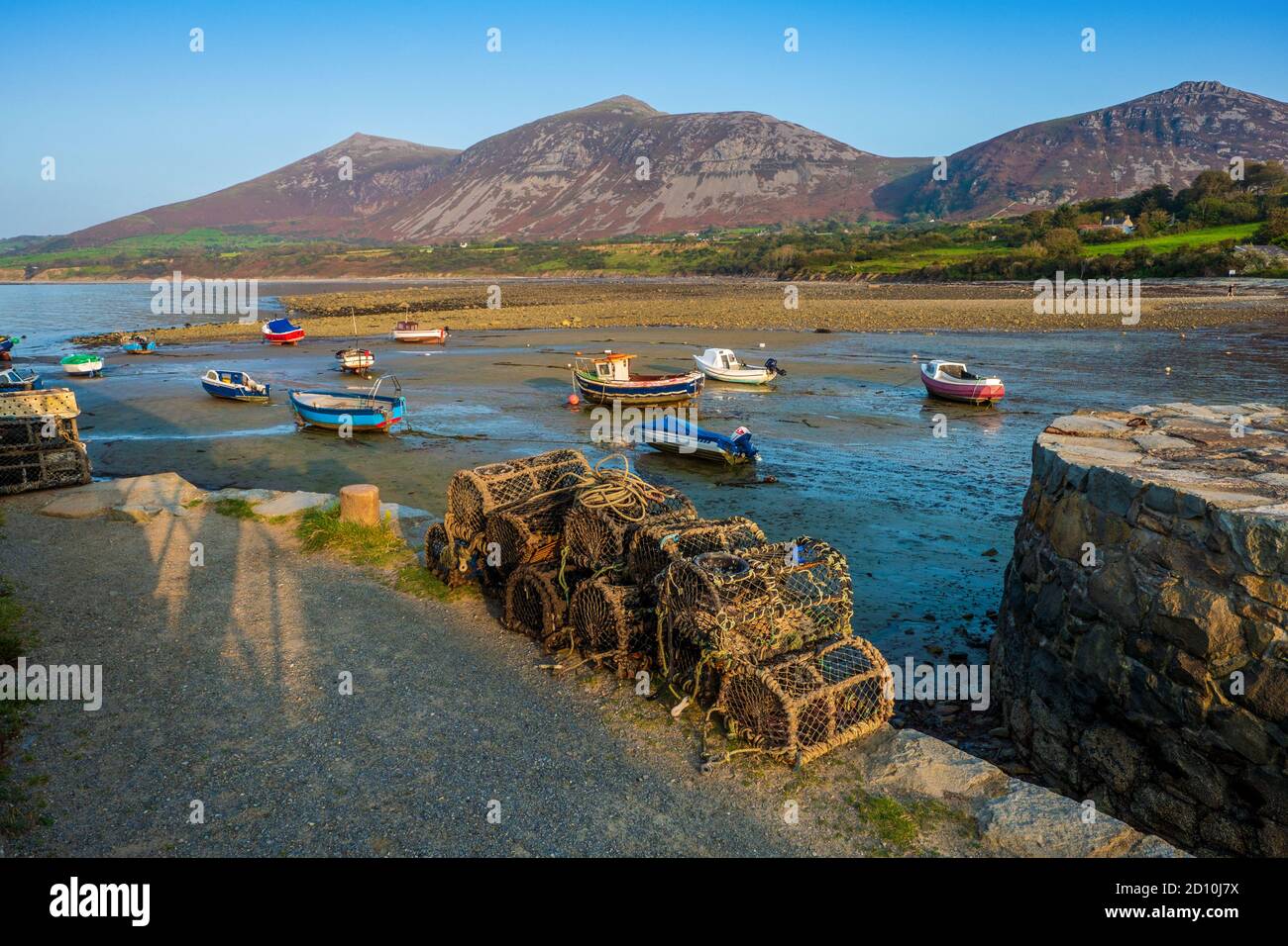 Trefor Harbour, sur la côte de Gwynedd, dans le nord du pays de Galles Banque D'Images