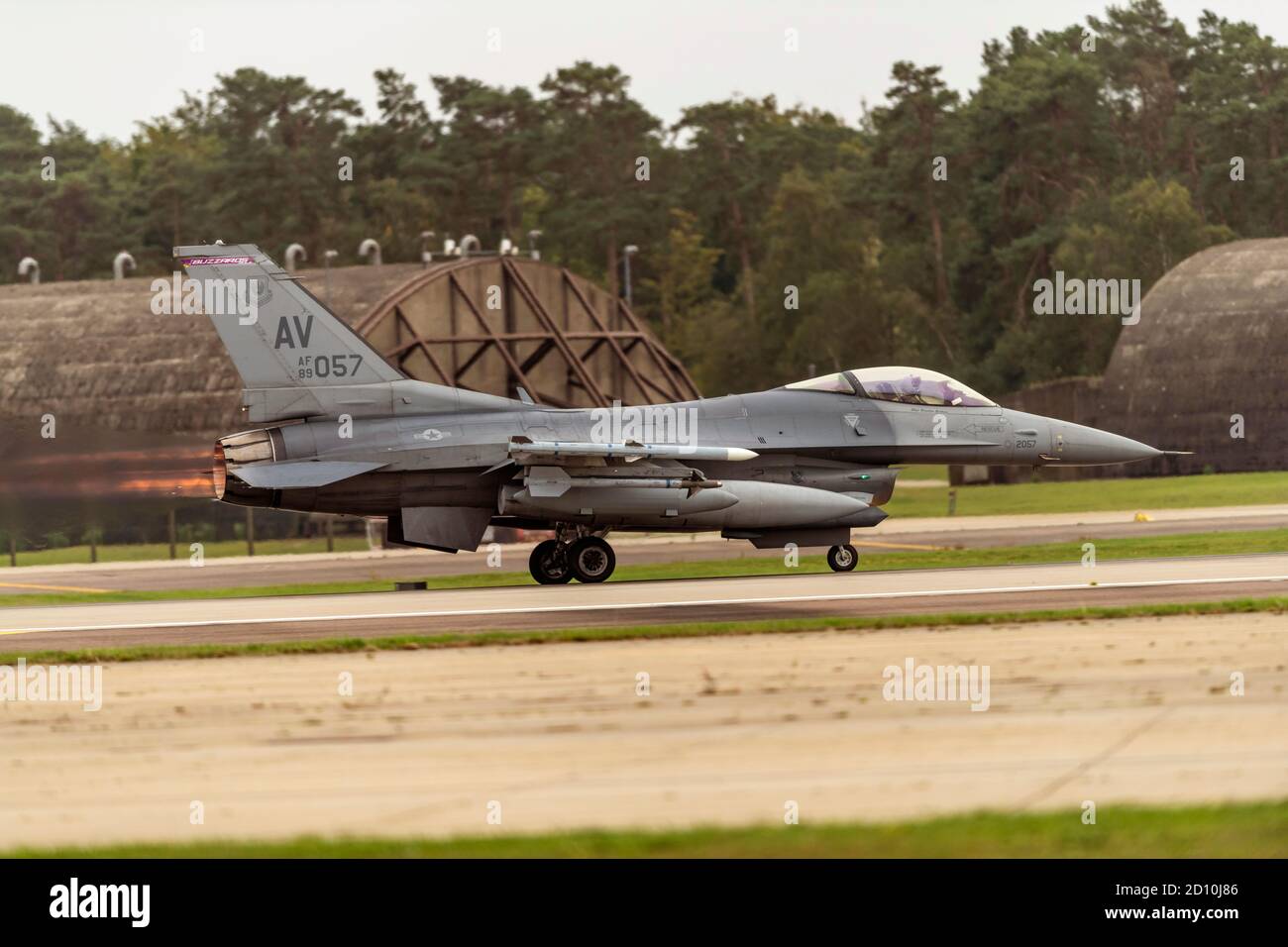 Le F-16 du 510 Escadron d'avions de combat combat combat les Falcons avec toute la puissance après brûleur pour le décollage Banque D'Images