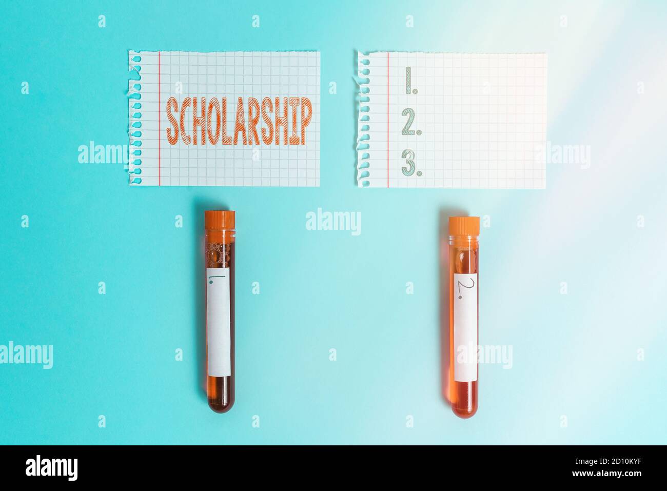 Note d'écriture montrant la bourse d'études. Le concept d'affaires pour la subvention ou le paiement fait pour soutenir un étudiant est éducation flacon d'échantillon de sang accessoires médicaux Banque D'Images