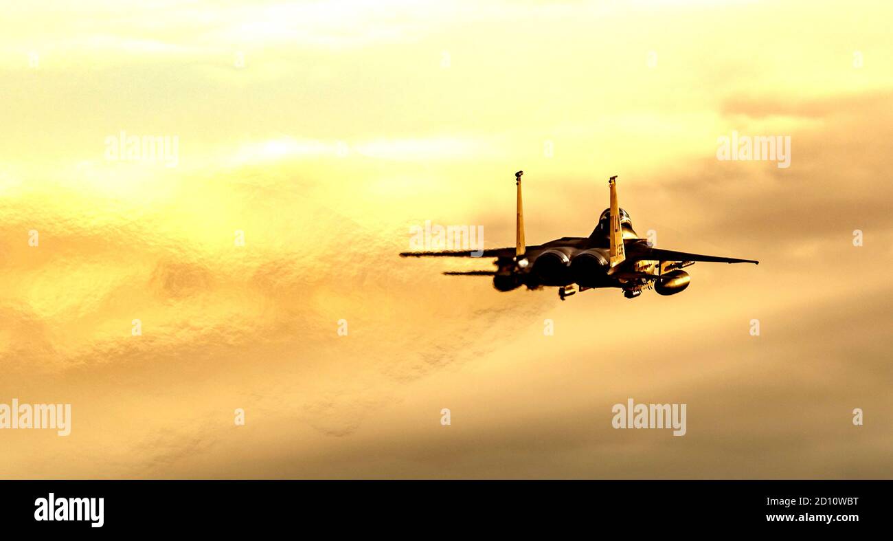 Le F-15E Eagle Jet effectue une approche de la RAF Lakenheath Banque D'Images