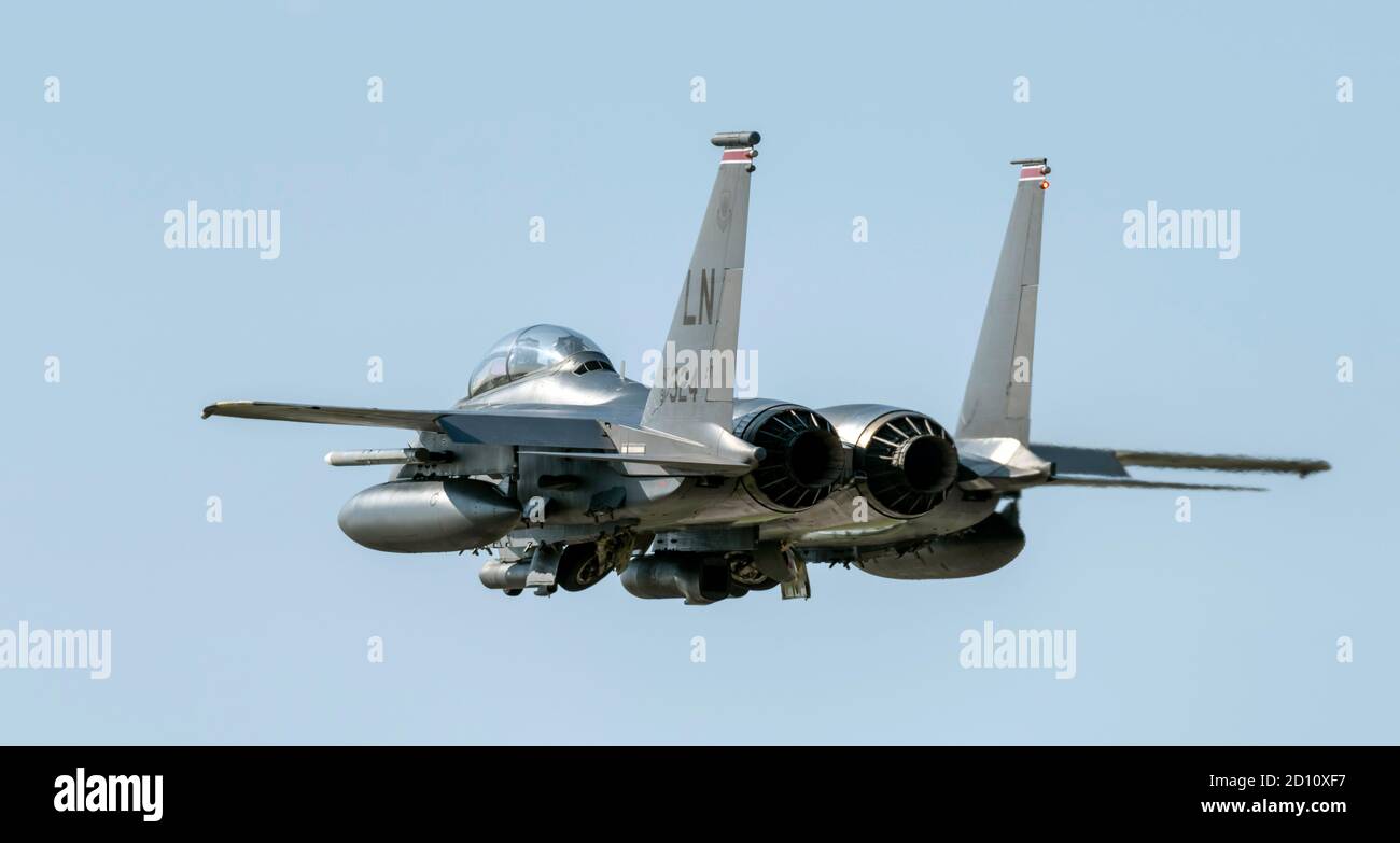 Le F-15E Eagle Jet effectue une approche de la RAF Lakenheath Banque D'Images