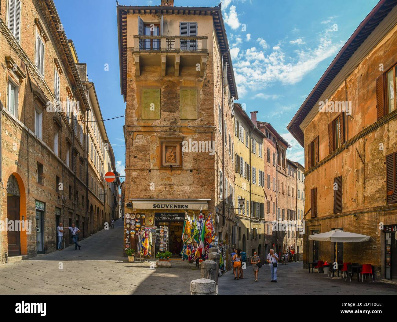 Aperçu du coin entre la via del Paradiso (à gauche) et la via dell'Accademia (à droite) dans le centre historique de Sienne, UNESCO W.H. Site, Toscane, Italie Banque D'Images