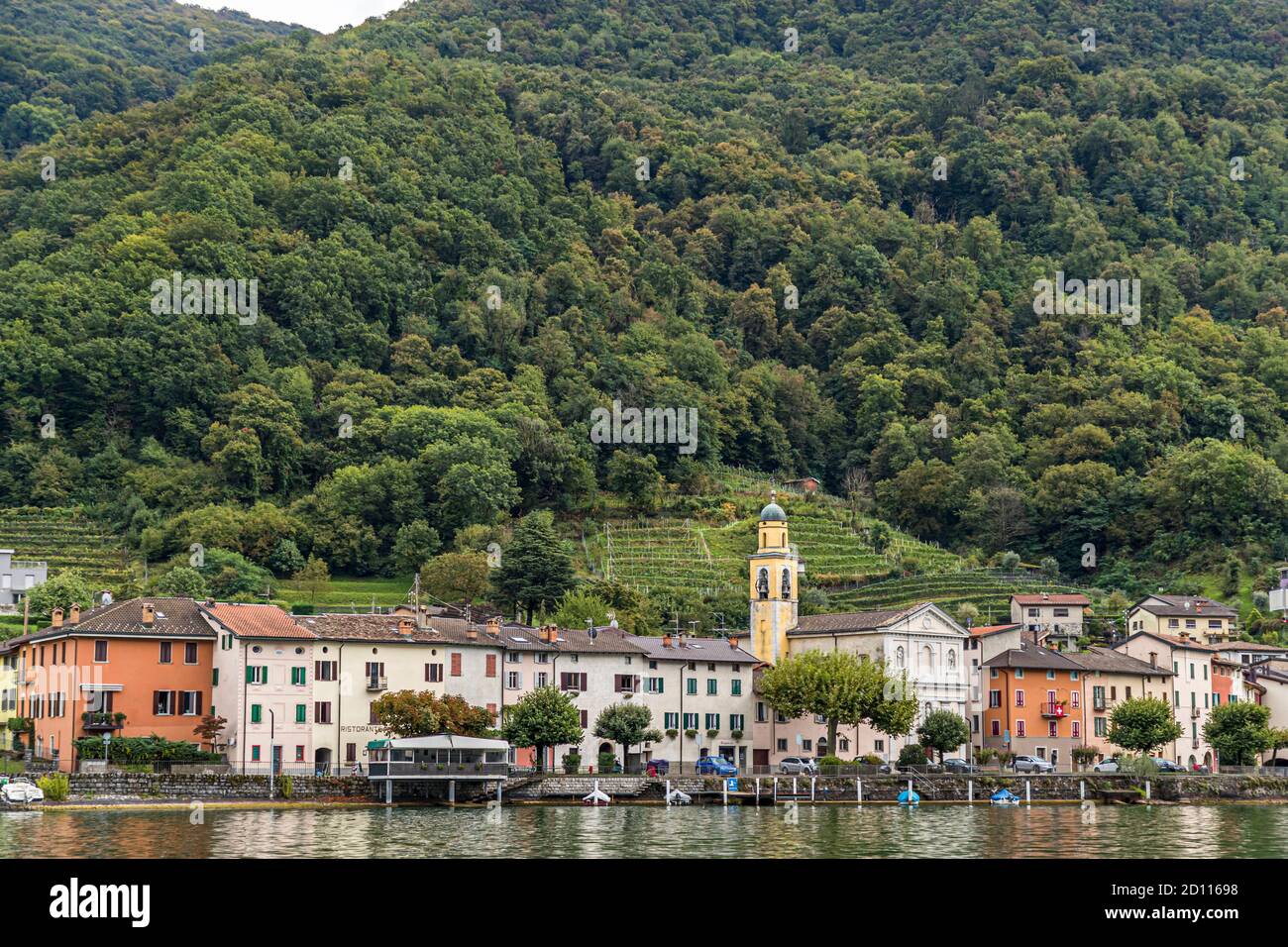 La ville de Morcote sur le lac de Lugano au Tessin, Circolo di Carona, Suisse Banque D'Images