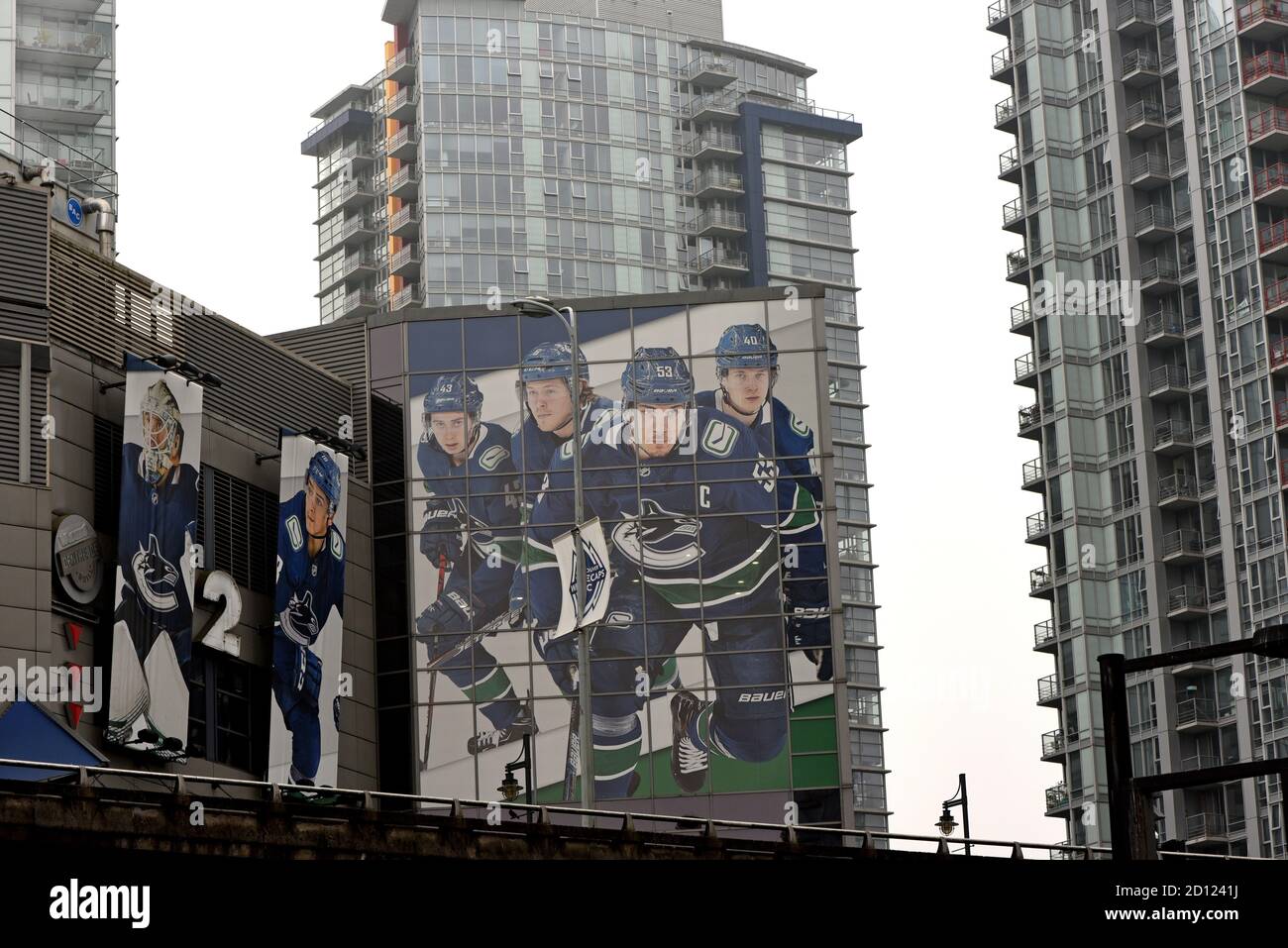 Les meilleurs joueurs des Canucks de Vancouver, de gauche à droite, Jakob Markstrom, Jake Virtanen, Quinn Hughes, Brock Boeser, Bo Horvat et Elias Petterson, sont représentés sur une d Banque D'Images