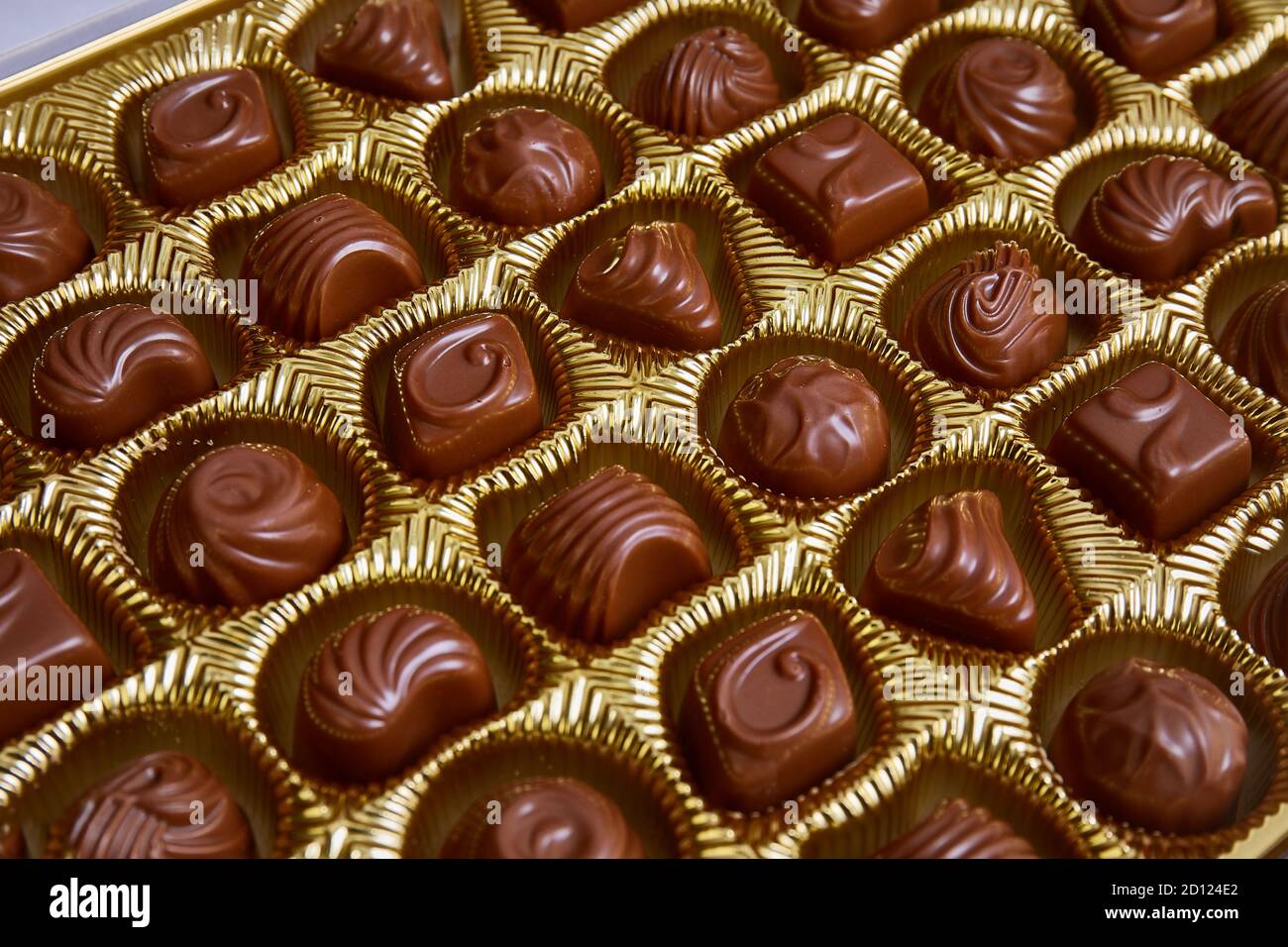 Ouvrez une boîte de treettes au chocolat Banque D'Images