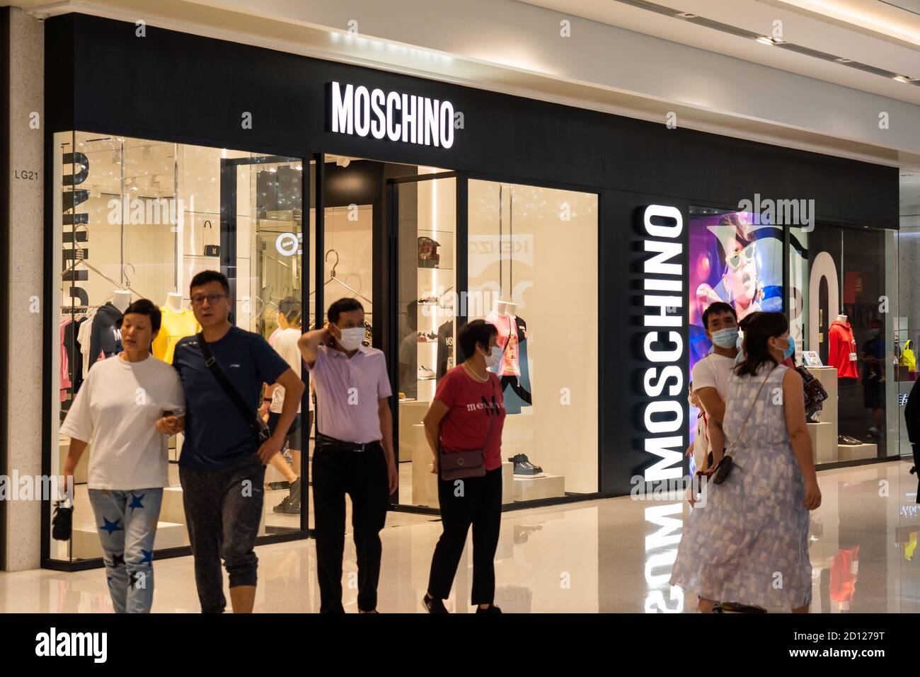 Moschino italian luxury fashion house Banque de photographies et d'images à  haute résolution - Alamy