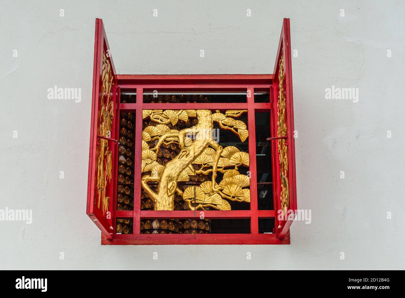 Kuala Lumpur, Malaisie - 2 décembre 2019 : une des fenêtres chinoises typiques du temple chinois Thean Hou à Kuala Lumpur, Malaisie. Banque D'Images