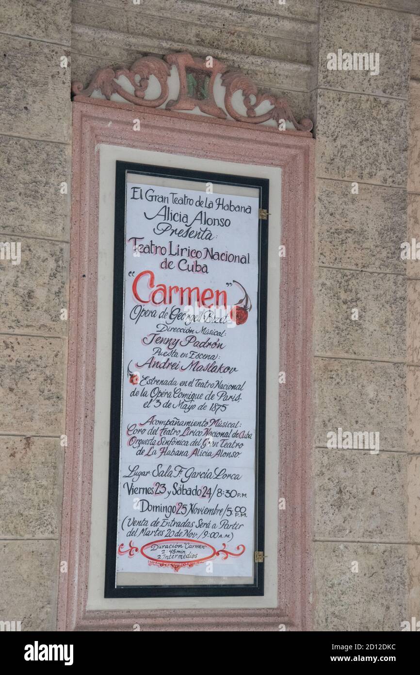 24 novembre 2018. Panneau devant le Gran teatro (Grand Théâtre), la Havane, Cuba. Carmen est un opéra en quatre actes du compositeur français Georges Bizet. Banque D'Images