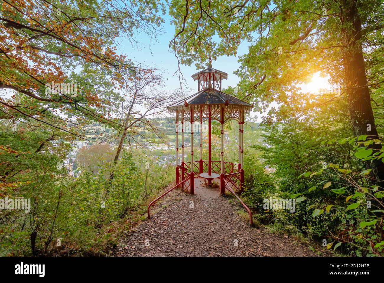 Pavillon rouge dans la forêt de Malmedy, Belgique. Banque D'Images