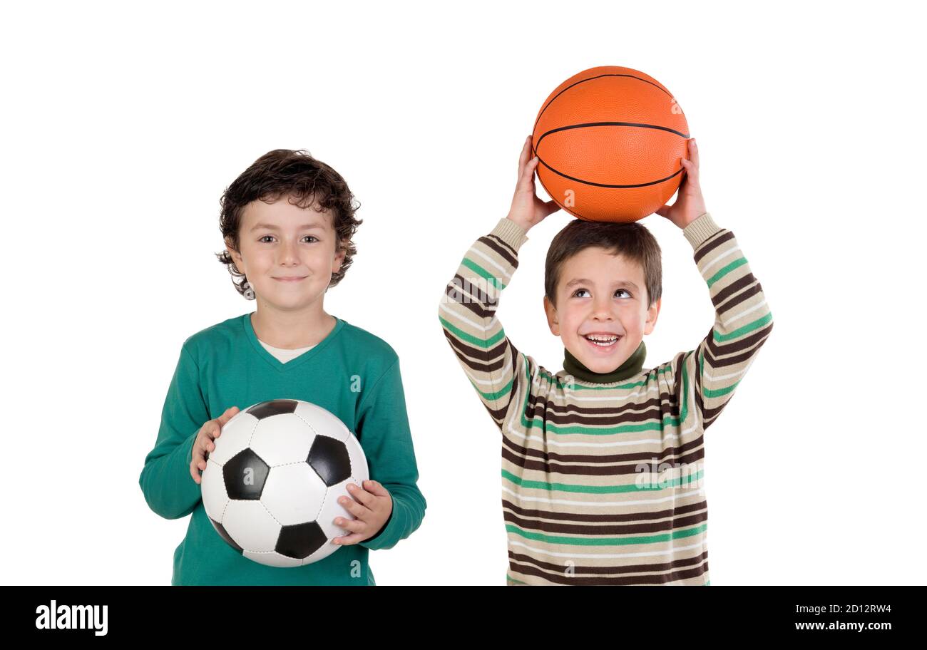 Des camarades de classe avec des ballons de football et de basket isolés sur un blanc arrière-plan Banque D'Images