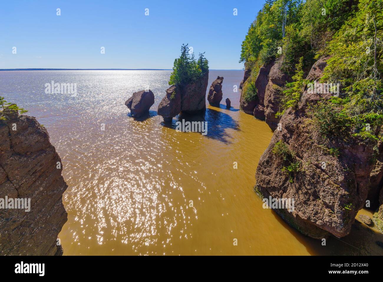 Avis de Hopewell Rocks à marée haute. New Brunswick, Canada Banque D'Images