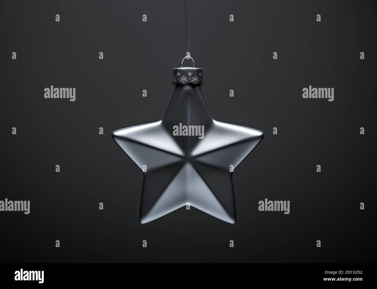 Décoration de Noël argentée à cinq étoiles avec vue en noir et blanc. Arrière-plan ombré gris foncé. Décoration de Noël, concept d'atmosphère festive. Banque D'Images